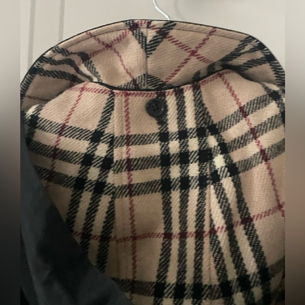 Vintage Burberry Black Hooded Jacket with Quilted Interior - Picture 9 of 10